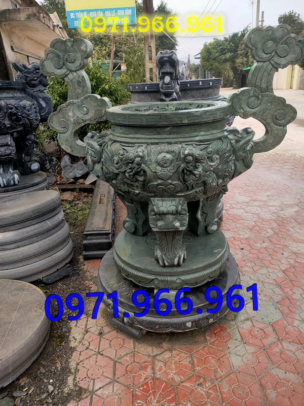 lư đỉnh bằng đá tự nhiên nguyên khối cao cấp ngoài trời bền đẹp, lư đỉnh đá phong thủy chuẩn tâm linh trước nhà thờ họ hay từ đường, lư đỉnh đá thờ cúng tâm linh khu lăng mộ, lư đỉnh đá xanh trước cổng tam quan hay khu tưởng niệm, thiết kế lư đỉnh đá cao cấp theo yêu cầu khách hàng 