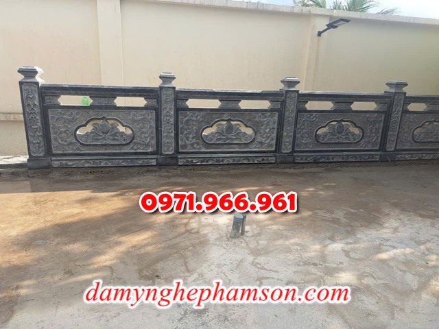 lan can bằng đá tự nhiên nguyên khối nhà thờ họ hay từ đường, lan can đá xanh rêu cho khu lăng mộ gia đình, nghĩa trang, khu lịch tâm linh, lan can khu biệt thự sân vườn được chạm khắc hoa văn tinh xảo theo yêu cầu, lan can tường rào đá phong thủy, trấn trạch, cao cấp, bền đẹp, giá rẻ cho khách hàng 