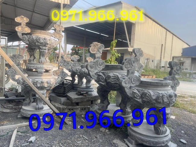 lư đỉnh bằng đá tự nhiên nguyên khối cao cấp ngoài trời bền đẹp, lư đỉnh đá phong thủy chuẩn tâm linh trước nhà thờ họ hay từ đường, lư đỉnh đá thờ cúng tâm linh khu lăng mộ, lư đỉnh đá xanh trước cổng tam quan hay khu tưởng niệm, thiết kế lư đỉnh đá cao cấp theo yêu cầu khách hàng 