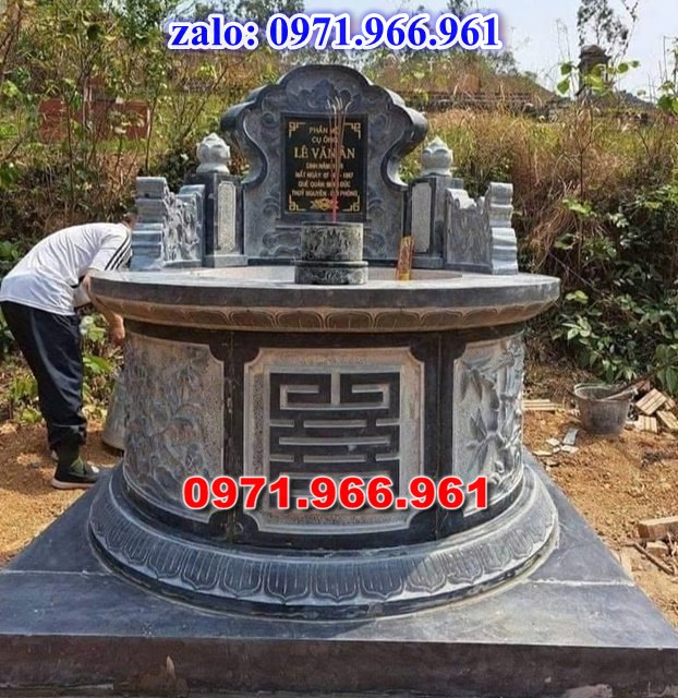 mẫu mộ tròn bằng đá nguyên khối cao cấp cho phần mộ tổ tiên, mộ tròn bằng đá xanh rêu được ưu chuộng nhất hiện nay cho phần mộ gia đình, mộ tròn bằng đá cao cấp chạm khắc hoa văn tinh xảo theo yêu cầu, mộ tròn bằng đá đẹp chuẩn kích thước phong thủy cho ông bà,cha mẹ cao cấp