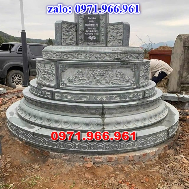 mẫu mộ tròn bằng đá nguyên khối cao cấp cho phần mộ tổ tiên, mộ tròn bằng đá xanh rêu được ưu chuộng nhất hiện nay cho phần mộ gia đình, mộ tròn bằng đá cao cấp chạm khắc hoa văn tinh xảo theo yêu cầu, mộ tròn bằng đá đẹp chuẩn kích thước phong thủy cho ông bà,cha mẹ cao cấp