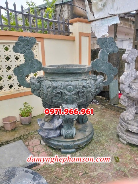 lư đỉnh bằng đá tự nhiên nguyên khối cao cấp ngoài trời bền đẹp, lư đỉnh đá phong thủy chuẩn tâm linh trước nhà thờ họ hay từ đường, lư đỉnh đá thờ cúng tâm linh khu lăng mộ, lư đỉnh đá xanh trước cổng tam quan hay khu tưởng niệm, thiết kế lư đỉnh đá cao cấp theo yêu cầu khách hàng