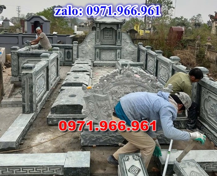 lan can bằng đá tự nhiên nguyên khối nhà thờ họ hay từ đường, lan can đá xanh rêu cho khu lăng mộ gia đình, nghĩa trang, khu lịch tâm linh, lan can khu biệt thự sân vườn được chạm khắc hoa văn tinh xảo theo yêu cầu, lan can tường rào đá phong thủy, trấn trạch, cao cấp, bền đẹp, giá rẻ cho khách hàng 