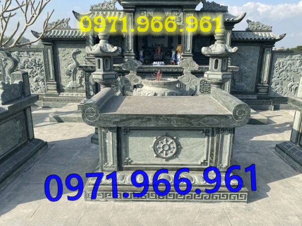 bàn thờ lễ bằng đá tự nhiên nguyên khối ngoài trời chuẩn phong thủy đẹp, bàn thờ lễ được đặt trước tượng phật quan âm hay quan thần linh, bàn lễ đá xanh ninh bình được điêu khắc hoa văn tinh sảo theo yêu cầu khách hàng, bàn lễ bằng đá cao cấp cho nhà thờ họ hay gia đình, bàn lễ trong khu lăng mộ có kích thước chuẩn phong thủy bền đẹp cho gia đình