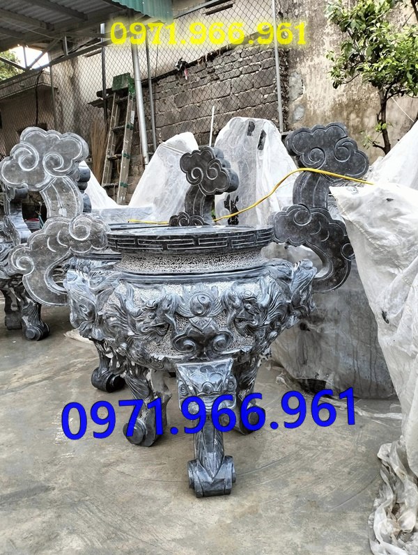 lư đỉnh bằng đá tự nhiên nguyên khối cao cấp ngoài trời bền đẹp, lư đỉnh đá phong thủy chuẩn tâm linh trước nhà thờ họ hay từ đường, lư đỉnh đá thờ cúng tâm linh khu lăng mộ, lư đỉnh đá xanh trước cổng tam quan hay khu tưởng niệm, thiết kế lư đỉnh đá cao cấp theo yêu cầu khách hàng