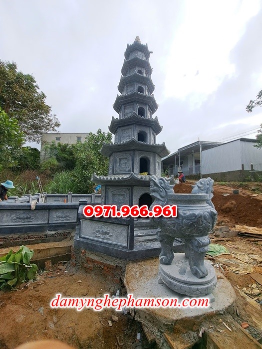 mộ tháp bằng đá để tro cốt ông bà hay cha mẹ, mộ tháp đá xanh rêu nguyên khối được chạm khắc tinh sảo, mộ tháp đá công giáo bằng đá granite nhập khẩu cao cấp, xây mộ tháp đá chuẩn phong thủy mang ý nghĩa tâm linh cho gia đinh bạn, chuyên sản xuất mộ tháp đá theo yêu cầu khách hàng
