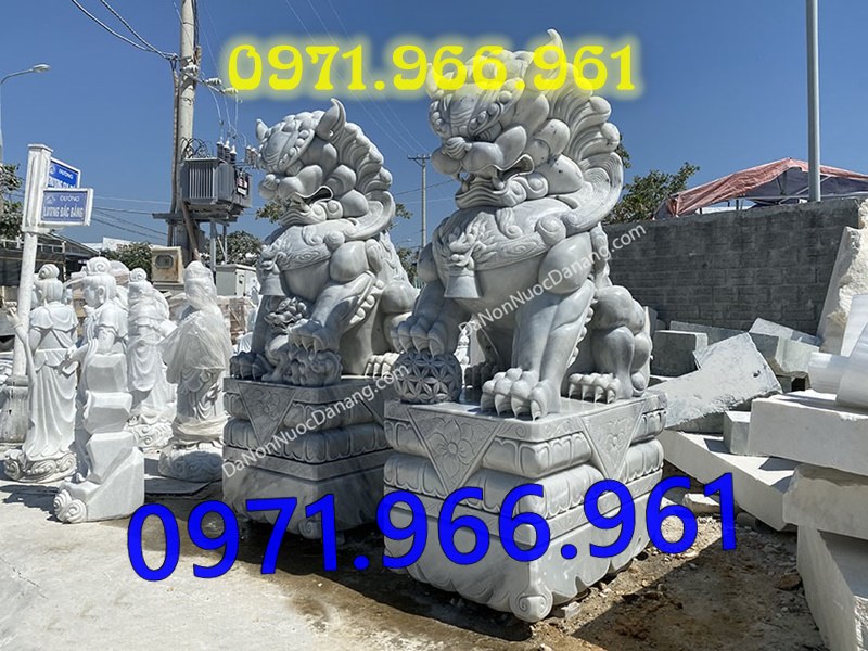 mẫu kỳ lân đá phong thủy canh cổng, kỳ lân đá tự nhiên nguyên khối trấn yểm trước nhà, kỳ lân đá cẩm thạch trước nhà thờ họ, kỳ lân đá biệt thự mang lại tài lộc may mắn cho gia chủ, kỳ lân đá được điêu khắc chạm trổ tinh sảo theo nhu cầu khách hàng