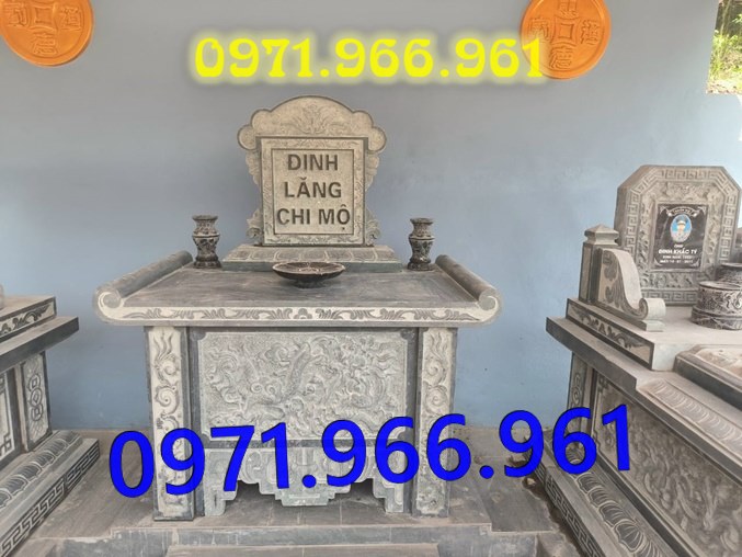 bàn thờ lễ bằng đá tự nhiên nguyên khối ngoài trời chuẩn phong thủy đẹp, bàn thờ lễ được đặt trước tượng phật quan âm hay quan thần linh, bàn lễ đá xanh ninh bình được điêu khắc hoa văn tinh sảo theo yêu cầu khách hàng, bàn lễ bằng đá cao cấp cho nhà thờ họ hay gia đình, bàn lễ trong khu lăng mộ có kích thước chuẩn  phong thủy bền đẹp cho gia đình 