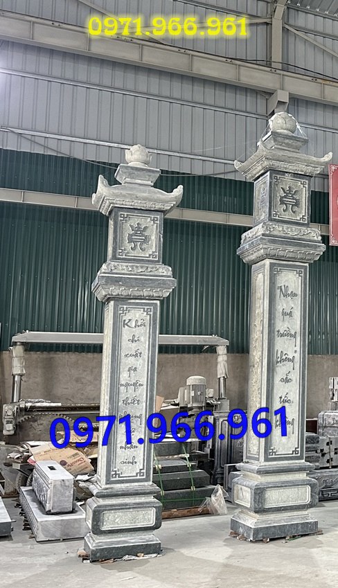 mẫu cột đá tự nhiên nguyên khối trước hiên nhà gia đình, nhà thờ, cột đá xanh đen phong thủy trước nhà thờ dòng họ, cột đá nhà gỗ chạm khắc hoa văn tinh sảo, cột đá đồng trụ, sân vườn, cột đá đình chùa bền vững cho khách hàng