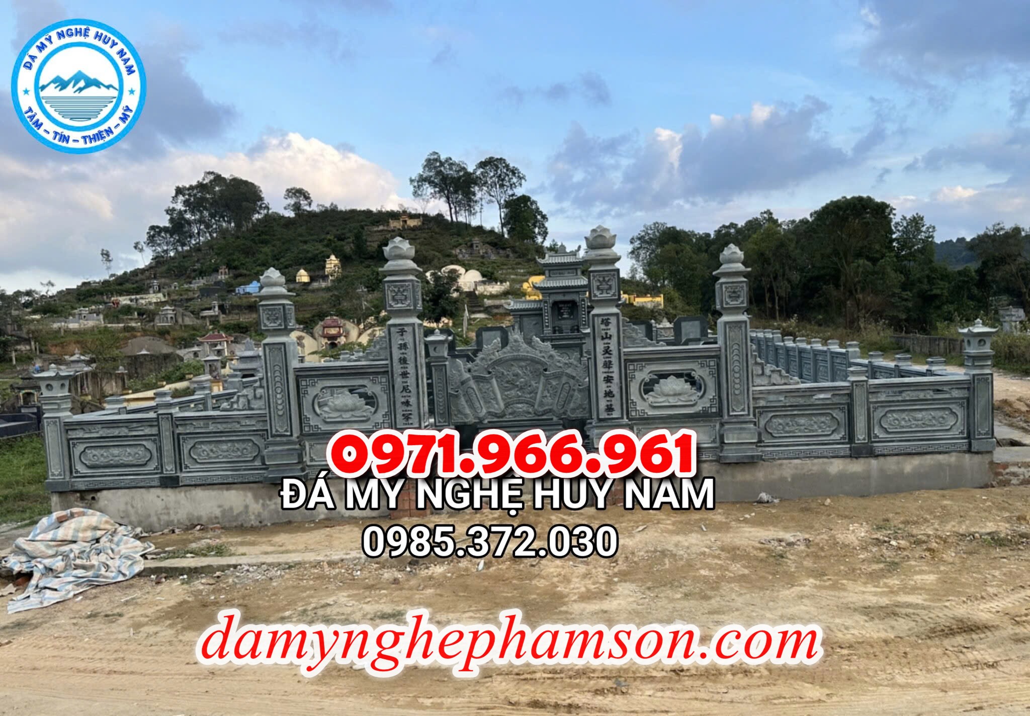 lan can bằng đá tự nhiên nguyên khối nhà thờ họ hay từ đường, lan can đá xanh rêu cho khu lăng mộ gia đình, nghĩa trang, khu lịch tâm linh, lan can khu biệt thự sân vườn được chạm khắc hoa văn tinh xảo theo yêu cầu, lan can tường rào đá phong thủy, trấn trạch, cao cấp, bền đẹp, giá rẻ cho khách hàng