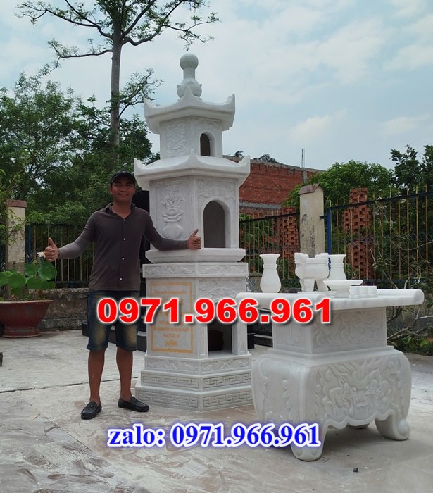 mộ tháp bằng đá để tro cốt ông bà hay cha mẹ, mộ tháp đá xanh rêu nguyên khối được chạm khắc tinh sảo, mộ tháp đá công giáo bằng đá granite nhập khẩu cao cấp, xây mộ tháp đá chuẩn phong thủy mang ý nghĩa tâm linh cho gia đinh bạn, chuyên sản xuất mộ tháp đá theo yêu cầu khách hàng