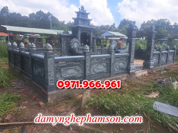lan can bằng đá tự nhiên nguyên khối nhà thờ họ hay từ đường, lan can đá xanh rêu cho khu lăng mộ gia đình, nghĩa trang, khu lịch tâm linh, lan can khu biệt thự sân vườn được chạm khắc hoa văn tinh xảo theo yêu cầu, lan can tường rào đá phong thủy, trấn trạch, cao cấp, bền đẹp, giá rẻ cho khách hàng 