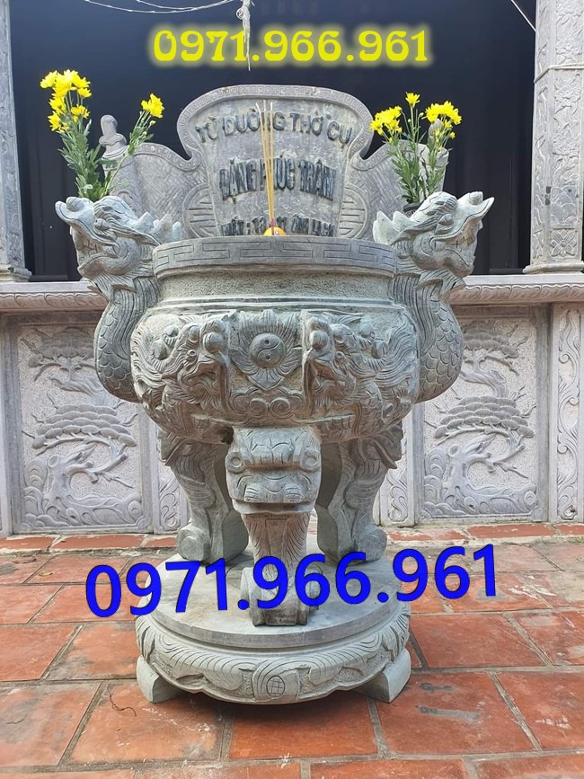 lư đỉnh bằng đá tự nhiên nguyên khối cao cấp ngoài trời bền đẹp, lư đỉnh đá phong thủy chuẩn tâm linh trước nhà thờ họ hay từ đường, lư đỉnh đá thờ cúng tâm linh khu lăng mộ, lư đỉnh đá xanh trước cổng tam quan hay khu tưởng niệm, thiết kế lư đỉnh đá cao cấp theo yêu cầu khách hàng 