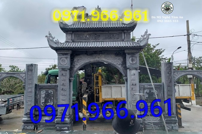 mẫu cổng đá xanh tự nhiên nguyên khối, cổng đá trước nhà thờ từ đường dòng họ, cổng đá tam quan đình làng khu tâm linh chùa, cổng đá hợp phong thủy khu lăng mộ gia đình, cổng đá nhà cổ khu biệt thự theo khách hàng