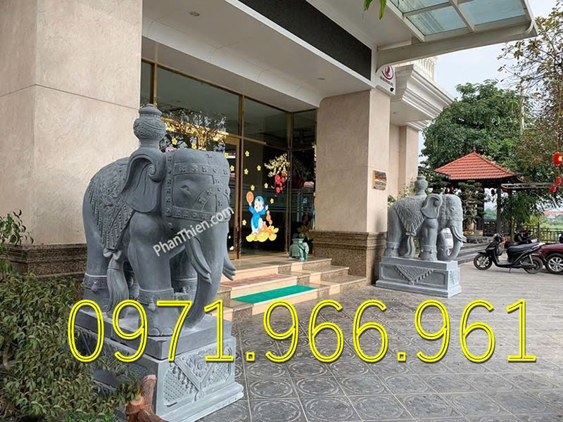 voi bằng đá tự nhiên nguyên khối canh cổng phong thủy trước nhà, voi đá sân vườn, trang trí khu biệt thự, voi đá nhà thờ họ, trấn trạch khu lăng mộ, voi đá phong thủy mang tài lộc, thịnh vượng, bình an, voi đá đặt trước cửa công ty, trang trí trong các công trình tâm linh