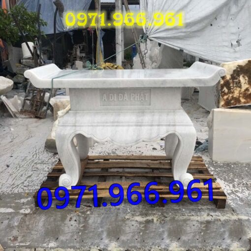 bàn thờ lễ bằng đá tự nhiên nguyên khối ngoài trời chuẩn phong thủy đẹp, bàn thờ lễ được đặt trước tượng phật quan âm hay quan thần linh, bàn lễ đá xanh ninh bình được điêu khắc hoa văn tinh sảo theo yêu cầu khách hàng, bàn lễ bằng đá cao cấp cho nhà thờ họ hay gia đình, bàn lễ trong khu lăng mộ có kích thước chuẩn phong thủy bền đẹp cho gia đình