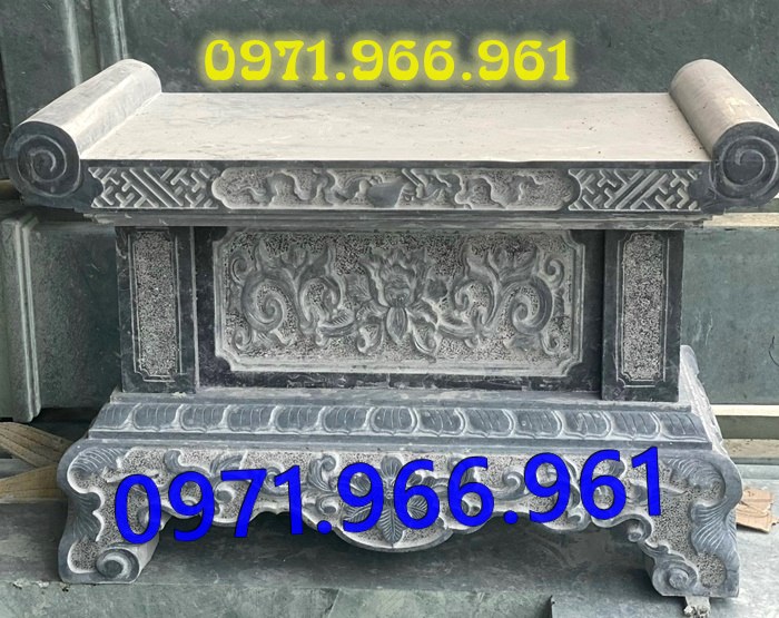 bàn thờ lễ bằng đá tự nhiên nguyên khối ngoài trời chuẩn phong thủy đẹp, bàn thờ lễ được đặt trước tượng phật quan âm hay quan thần linh, bàn lễ đá xanh ninh bình được điêu khắc hoa văn tinh sảo theo yêu cầu khách hàng, bàn lễ bằng đá cao cấp cho nhà thờ họ hay gia đình, bàn lễ trong khu lăng mộ có kích thước chuẩn phong thủy bền đẹp cho gia đình