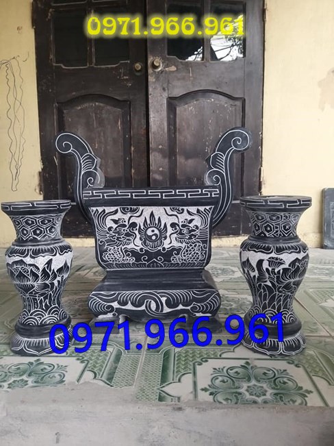 mẫu bát hương lọ hoa đá đẹp cho từ đường nhà thờ họ, bát hương lọ hoa đá tự nhiên nguyên khối cho khu lăng mộ chuẩn phong thủy, bát hương lọ hoa trang trí bàn thờ được chạm khắc hoa văn tinh xảo, mẫu bát hương lọ hoa thờ cúng gia tiên, thần linh, ngoài trời bền đẹp theo thời gian, lọ hoa bát hương đẹp giá rẻ theo yêu cầu của khách hàng 