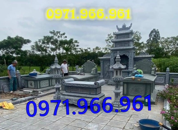 bàn thờ lễ bằng đá tự nhiên nguyên khối ngoài trời chuẩn phong thủy đẹp, bàn thờ lễ được đặt trước tượng phật quan âm hay quan thần linh, bàn lễ đá xanh ninh bình được điêu khắc hoa văn tinh sảo theo yêu cầu khách hàng, bàn lễ bằng đá cao cấp cho nhà thờ họ hay gia đình, bàn lễ trong khu lăng mộ có kích thước chuẩn phong thủy bền đẹp cho gia đình