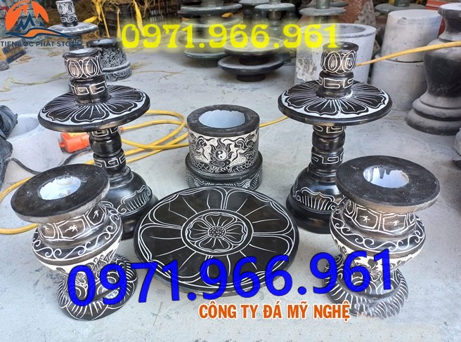 mẫu bát hương lọ hoa đá đẹp cho từ đường nhà thờ họ, bát hương lọ hoa đá tự nhiên nguyên khối cho khu lăng mộ chuẩn phong thủy, bát hương lọ hoa trang trí bàn thờ được chạm khắc hoa văn tinh xảo, mẫu bát hương lọ hoa thờ cúng gia tiên, thần linh, ngoài trời bền đẹp theo thời gian, lọ hoa bát hương đẹp giá rẻ theo yêu cầu của khách hàng 