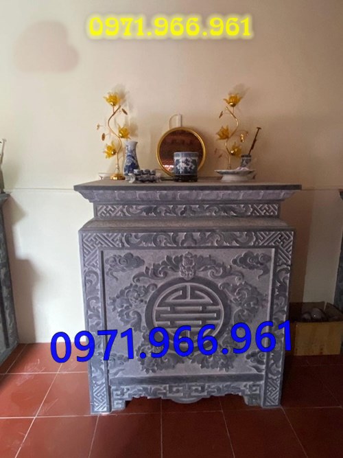 bàn thờ lễ bằng đá tự nhiên nguyên khối ngoài trời chuẩn phong thủy đẹp, bàn thờ lễ được đặt trước tượng phật quan âm hay quan thần linh, bàn lễ đá xanh ninh bình được điêu khắc hoa văn tinh sảo theo yêu cầu khách hàng, bàn lễ bằng đá cao cấp cho nhà thờ họ hay gia đình, bàn lễ trong khu lăng mộ có kích thước chuẩn phong thủy bền đẹp cho gia đình