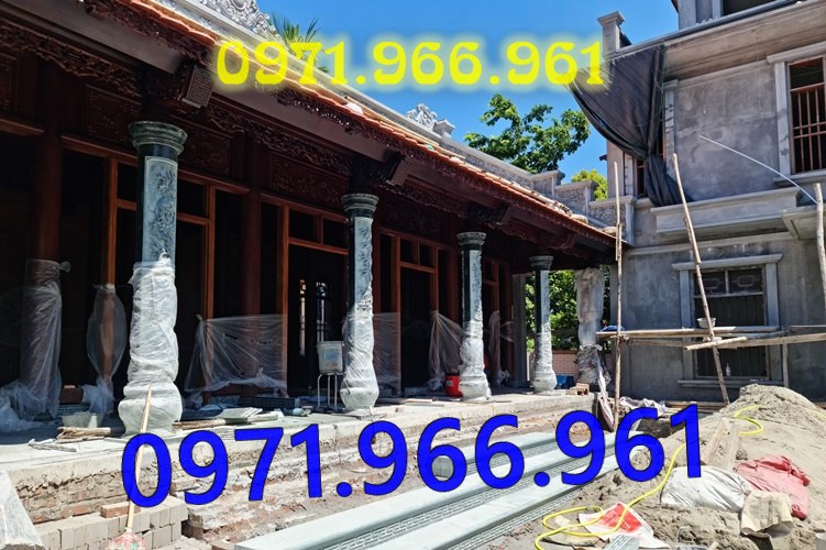 mẫu cột đá tự nhiên nguyên khối trước hiên nhà gia đình, nhà thờ, cột đá xanh đen phong thủy trước nhà thờ dòng họ, cột đá nhà gỗ chạm khắc hoa văn tinh sảo, cột đá đồng trụ, sân vườn, cột đá đình chùa bền vững cho khách hàng