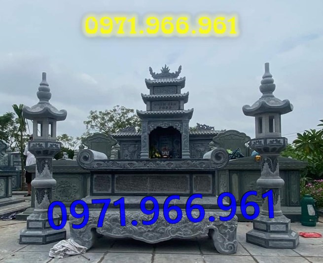 bàn thờ lễ bằng đá tự nhiên nguyên khối ngoài trời chuẩn phong thủy đẹp, bàn thờ lễ được đặt trước tượng phật quan âm hay quan thần linh, bàn lễ đá xanh ninh bình được điêu khắc hoa văn tinh sảo theo yêu cầu khách hàng, bàn lễ bằng đá cao cấp cho nhà thờ họ hay gia đình, bàn lễ trong khu lăng mộ có kích thước chuẩn phong thủy bền đẹp cho gia đình