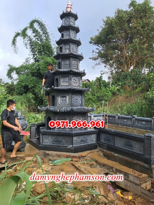 mộ tháp bằng đá để tro cốt ông bà hay cha mẹ, mộ tháp đá xanh rêu nguyên khối được chạm khắc tinh sảo, mộ tháp đá công giáo bằng đá granite nhập khẩu cao cấp, xây mộ tháp đá chuẩn phong thủy mang ý nghĩa tâm linh cho gia đinh bạn, chuyên sản xuất mộ tháp đá theo yêu cầu khách hàng