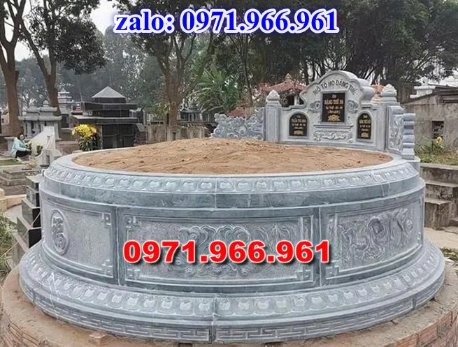 mẫu mộ tròn bằng đá nguyên khối cao cấp cho phần mộ tổ tiên, mộ tròn bằng đá xanh rêu được ưu chuộng nhất hiện nay cho phần mộ gia đình, mộ tròn bằng đá cao cấp chạm khắc hoa văn tinh xảo theo yêu cầu, mộ tròn bằng đá đẹp chuẩn kích thước phong thủy cho ông bà,cha mẹ cao cấp