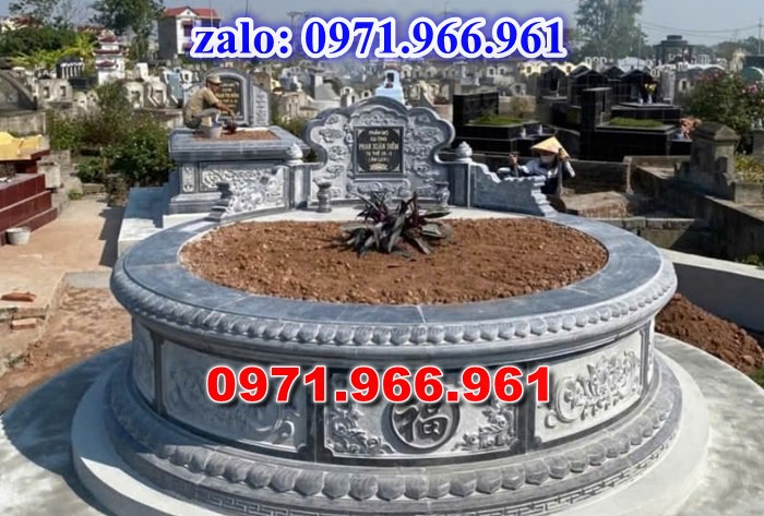 mẫu mộ tròn bằng đá nguyên khối cao cấp cho phần mộ tổ tiên, mộ tròn bằng đá xanh rêu được ưu chuộng nhất hiện nay cho phần mộ gia đình, mộ tròn bằng đá cao cấp chạm khắc hoa văn tinh xảo theo yêu cầu, mộ tròn bằng đá đẹp chuẩn kích thước phong thủy cho ông bà,cha mẹ cao cấp