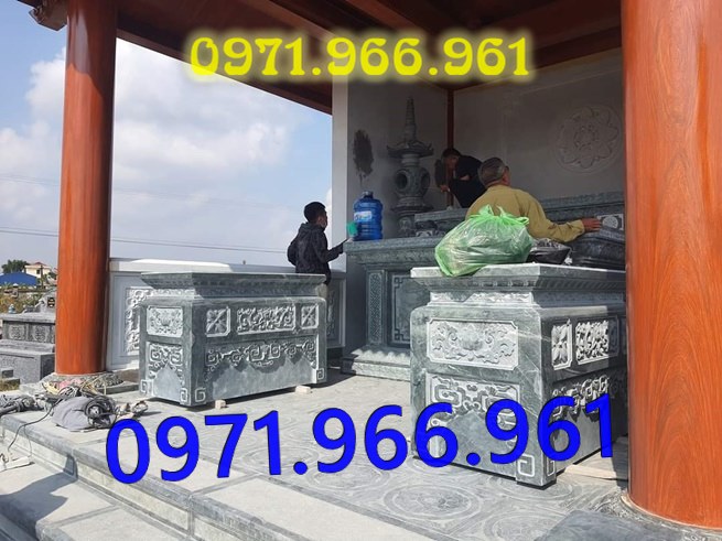 bàn thờ lễ bằng đá tự nhiên nguyên khối ngoài trời chuẩn phong thủy đẹp, bàn thờ lễ được đặt trước tượng phật quan âm hay quan thần linh, bàn lễ đá xanh ninh bình được điêu khắc hoa văn tinh sảo theo yêu cầu khách hàng, bàn lễ bằng đá cao cấp cho nhà thờ họ hay gia đình, bàn lễ trong khu lăng mộ có kích thước chuẩn phong thủy bền đẹp cho gia đình