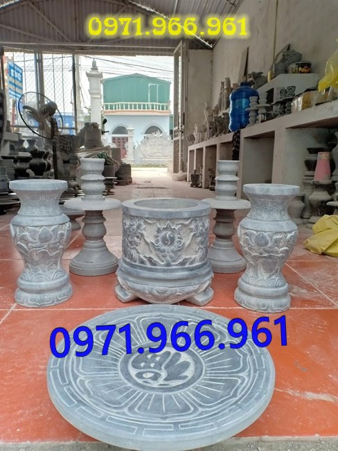 mẫu bát hương lọ hoa đá đẹp cho từ đường nhà thờ họ, bát hương lọ hoa đá tự nhiên nguyên khối cho khu lăng mộ chuẩn phong thủy, bát hương lọ hoa trang trí bàn thờ được chạm khắc hoa văn tinh xảo, mẫu bát hương lọ hoa thờ cúng gia tiên, thần linh, ngoài trời bền đẹp theo thời gian, lọ hoa bát hương đẹp giá rẻ theo yêu cầu của khách hàng 