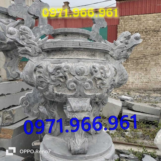 lư đỉnh bằng đá tự nhiên nguyên khối cao cấp ngoài trời bền đẹp, lư đỉnh đá phong thủy chuẩn tâm linh trước nhà thờ họ hay từ đường, lư đỉnh đá thờ cúng tâm linh khu lăng mộ, lư đỉnh đá xanh trước cổng tam quan hay khu tưởng niệm, thiết kế lư đỉnh đá cao cấp theo yêu cầu khách hàng 