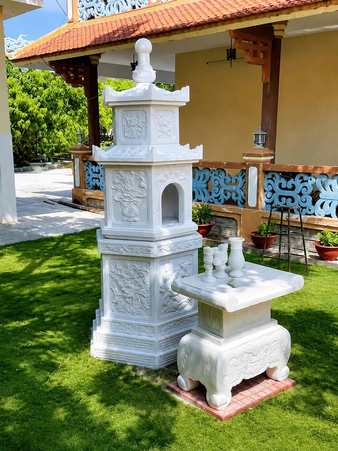 mẫu mộ để tro cốt bằng đá tự nhiên đơn giản và sang trọng cho gia đình, mộ để hài cốt ông bà, cha mẹ, có một mái, hai mái, ba mái bằng đá đẹp, mộ để hài cốt có kích thước chuẩn phong thủy bằng đá nhập khẩu cao cấp, mộ để hài cốt bằng đá được chế tác thủ công đường nét hoa văn tinh xảo theo yêu cầu khách hàng