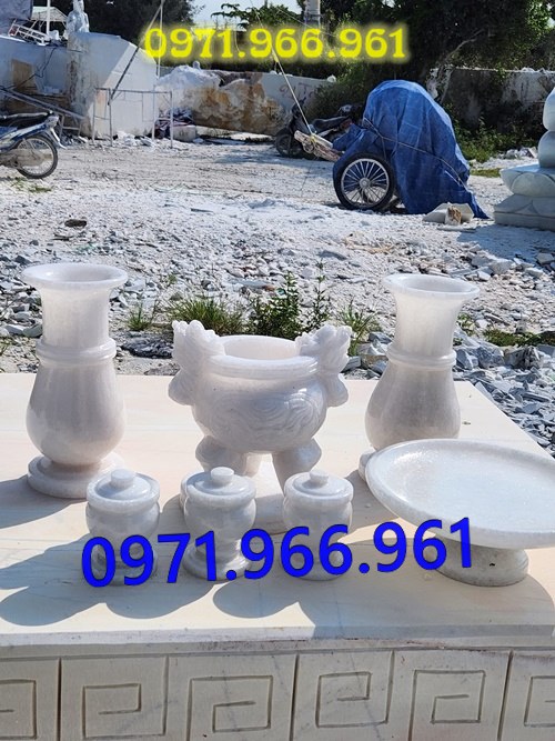 mẫu bát hương lọ hoa đá đẹp cho từ đường nhà thờ họ, bát hương lọ hoa đá tự nhiên nguyên khối cho khu lăng mộ chuẩn phong thủy, bát hương lọ hoa trang trí bàn thờ được chạm khắc hoa văn tinh xảo, mẫu bát hương lọ hoa thờ cúng gia tiên, thần linh, ngoài trời bền đẹp theo thời gian, lọ hoa bát hương đẹp giá rẻ theo yêu cầu của khách hàng 
