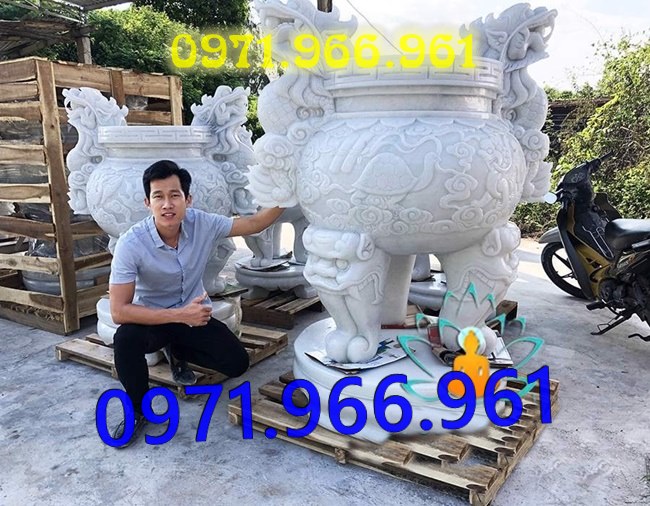 lư đỉnh bằng đá tự nhiên nguyên khối cao cấp ngoài trời bền đẹp, lư đỉnh đá phong thủy chuẩn tâm linh trước nhà thờ họ hay từ đường, lư đỉnh đá thờ cúng tâm linh khu lăng mộ, lư đỉnh đá xanh trước cổng tam quan hay khu tưởng niệm, thiết kế lư đỉnh đá cao cấp theo yêu cầu khách hàng 