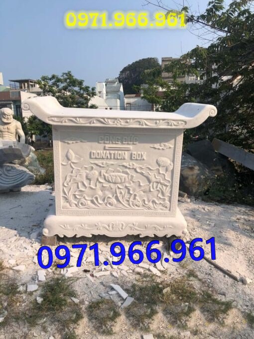 bàn thờ lễ bằng đá tự nhiên nguyên khối ngoài trời chuẩn phong thủy đẹp, bàn thờ lễ được đặt trước tượng phật quan âm hay quan thần linh, bàn lễ đá xanh ninh bình được điêu khắc hoa văn tinh sảo theo yêu cầu khách hàng, bàn lễ bằng đá cao cấp cho nhà thờ họ hay gia đình, bàn lễ trong khu lăng mộ có kích thước chuẩn phong thủy bền đẹp cho gia đình