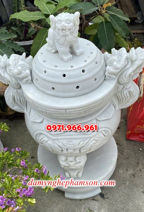 lư đỉnh bằng đá tự nhiên nguyên khối cao cấp ngoài trời bền đẹp, lư đỉnh đá phong thủy chuẩn tâm linh trước nhà thờ họ hay từ đường, lư đỉnh đá thờ cúng tâm linh khu lăng mộ, lư đỉnh đá xanh trước cổng tam quan hay khu tưởng niệm, thiết kế lư đỉnh đá cao cấp theo yêu cầu khách hàng 