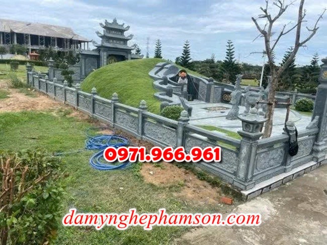 lan can bằng đá tự nhiên nguyên khối nhà thờ họ hay từ đường, lan can đá xanh rêu cho khu lăng mộ gia đình, nghĩa trang, khu lịch tâm linh, lan can khu biệt thự sân vườn được chạm khắc hoa văn tinh xảo theo yêu cầu, lan can tường rào đá phong thủy, trấn trạch, cao cấp, bền đẹp, giá rẻ cho khách hàng